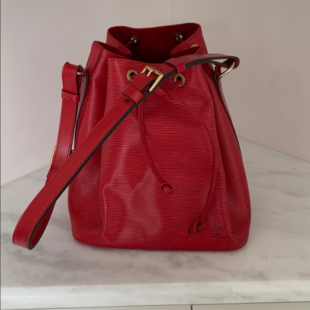 ❤️ LOUIS VUITTON Epi Noe Castillan Red ❤️